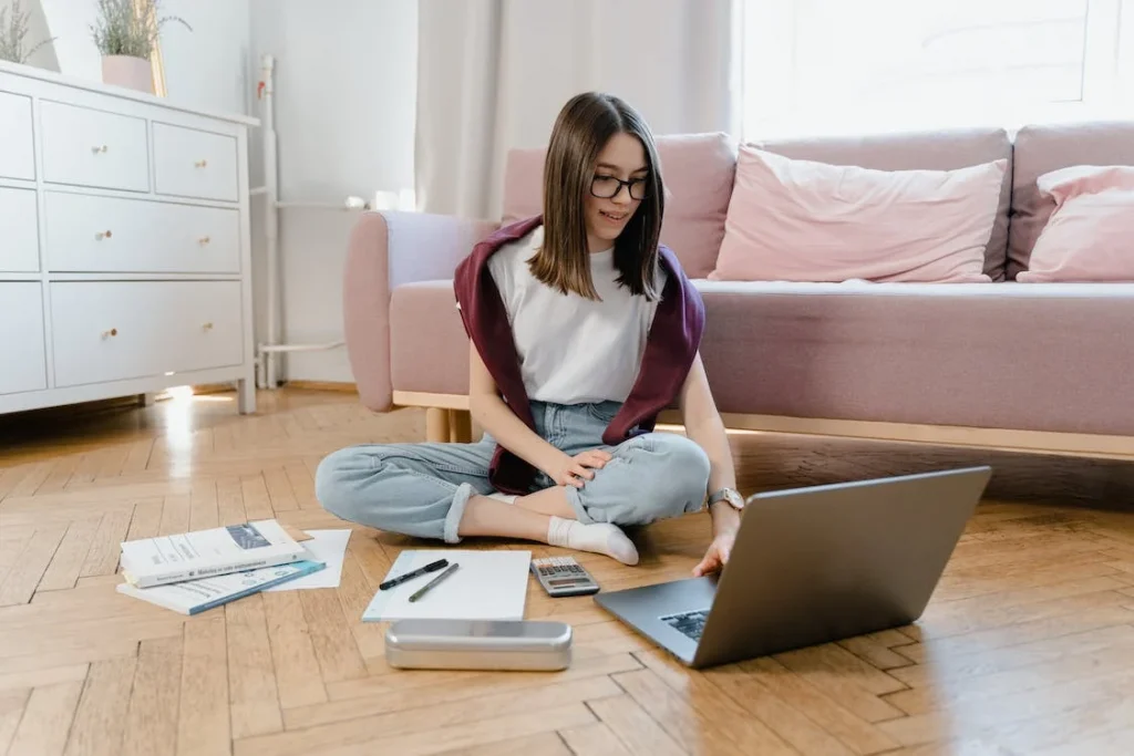 estudiante-lee-cómo-mejorar-la-productividad